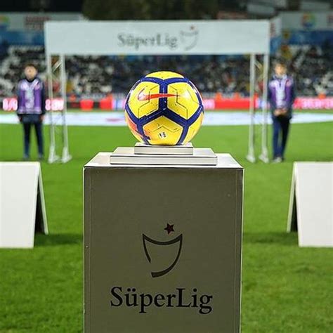 Futbolda Taktik Değişiklikler: Süper Lig'de İlginç Maç Stratejileri